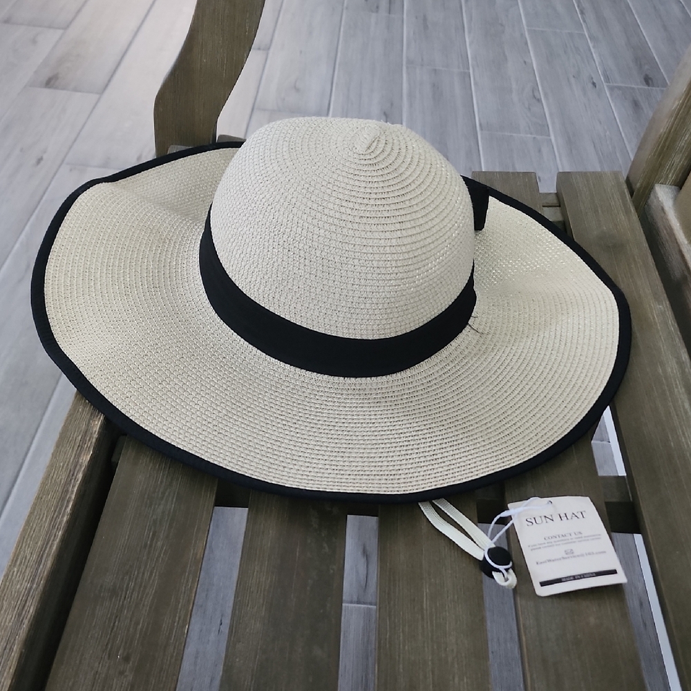 Uniqlo Cream Straw Sun Hat with Black Band
